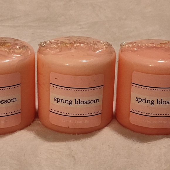NWT! Bundle Of Spring Blossom Pillar Candles (Set Of 3) - Picture 9 of 9
